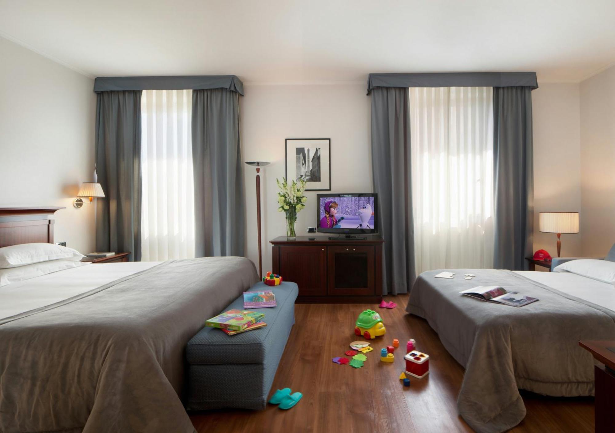 Family Room,1729994511:JPEG